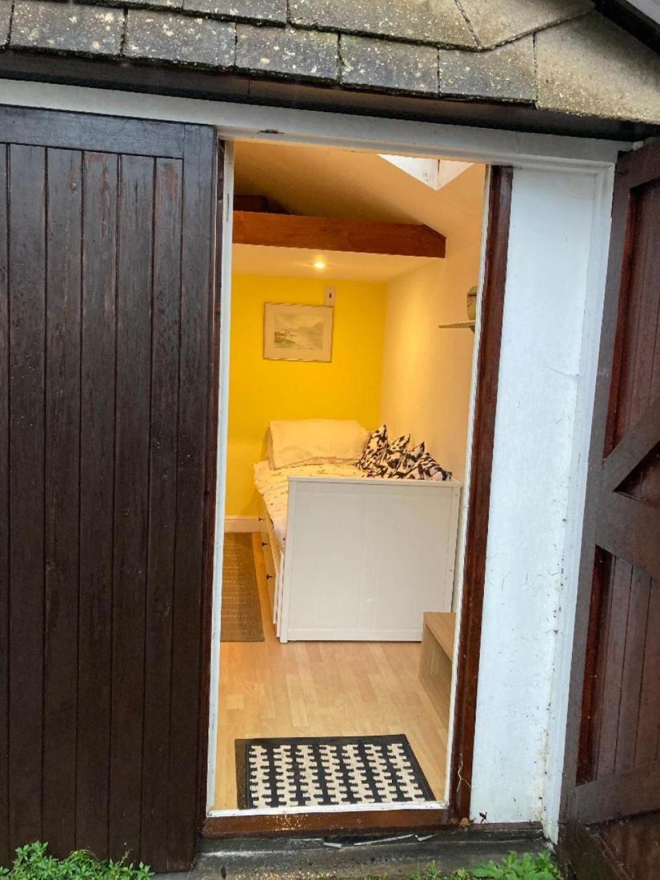 Studio Annexe With Separate Shower Room Broadhempston Exteriör bild